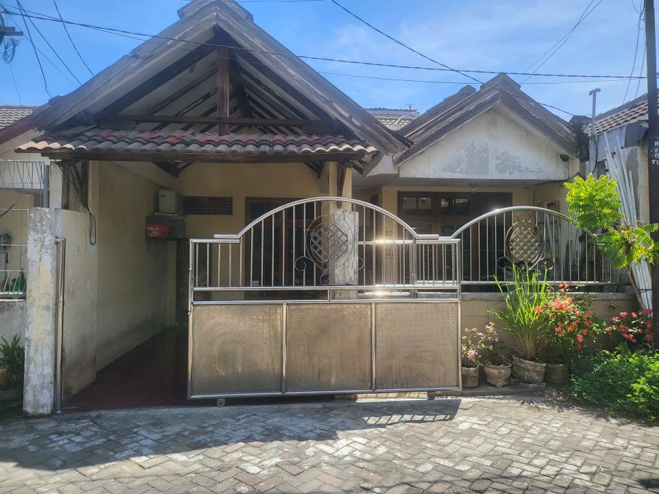 Rumah Siap Huni di Surabaya Kota, Surabaya, LT 102m², Harga 1,07 Miliar /tahun