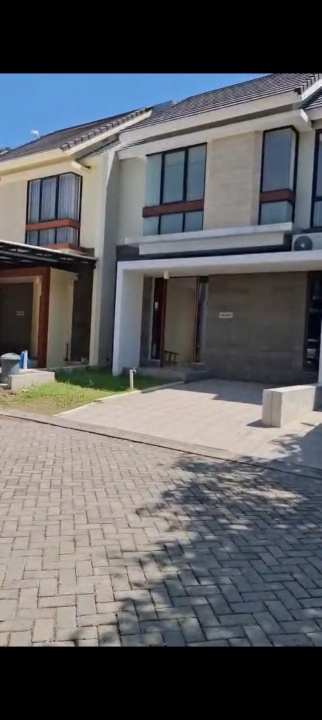 Dikontrakkan Rumah Terjangkau di Citraland, Surabaya, LT 105m²