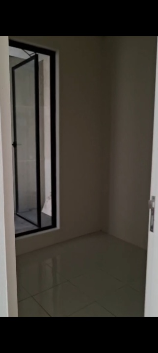Dikontrakkan Rumah Terjangkau di Citraland, Surabaya, LT 105m²