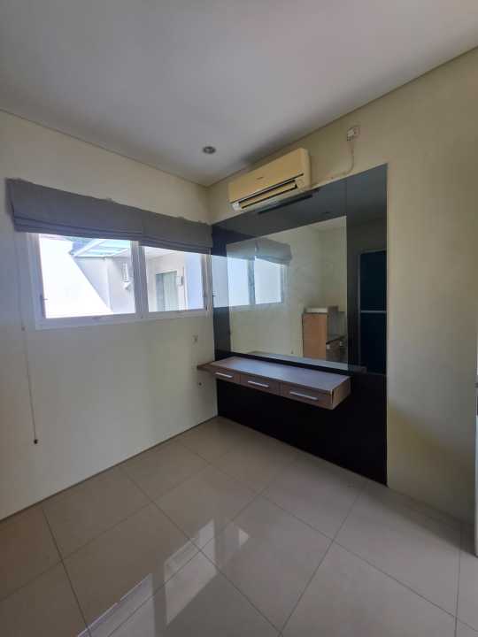 Rumah Sewa Nyaman Lokasi Lakarsantri, Surabaya, LB 220m²