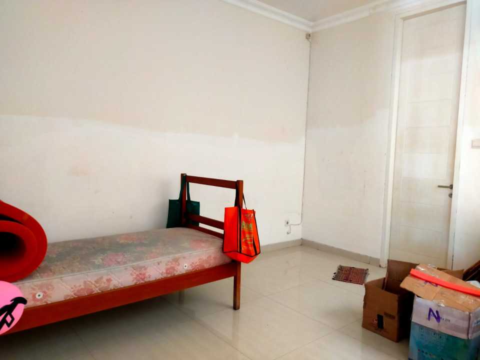 Disewakan Rumah Terjangkau di Pakuwon City, Surabaya, LT 90m²