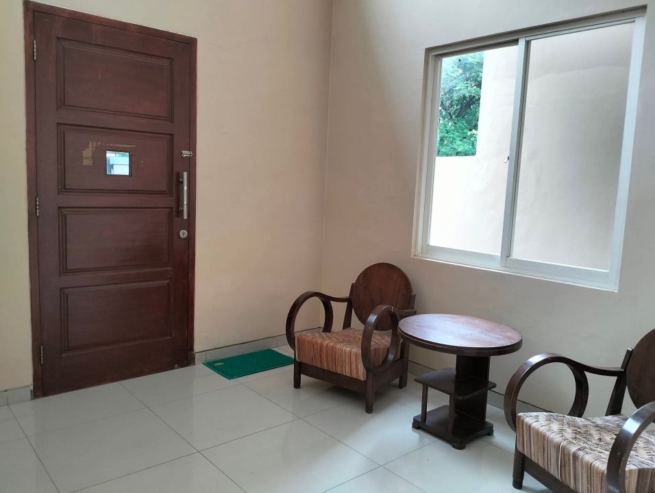 Disewakan Rumah Murah di Pakuwon, Surabaya, LT 162m²