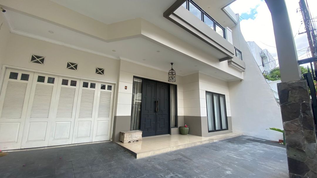 Rumah Sewa Murah Lokasi Kebayoran Baru, Jakarta Selatan, LB 300m²