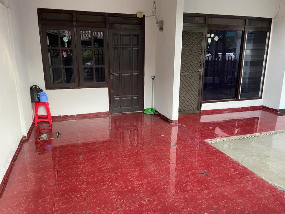 Dikontrakkan Rumah Murah di Kutisari, Surabaya, LT 153m²
