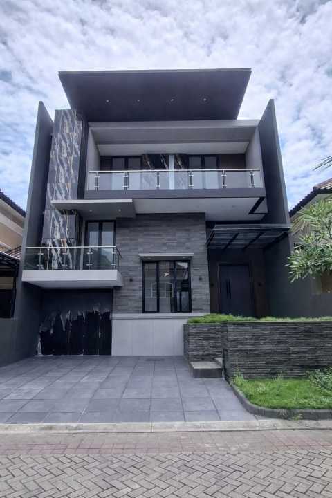 Disewakan Rumah Terjangkau di Citraland, Surabaya, LT 210m²