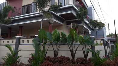 Rumah Elite di Kawasan Rungkut, Surabaya, LB 330m², Harga 3,9 Miliar
