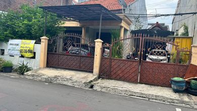 Hunian Mewah di Petemon, Surabaya, 8 Kamar Tidur, LT 423m²