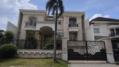 Hunian Elegan di Citraland, Surabaya, 4 Kamar Tidur, LT 330m²