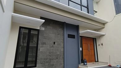 For Sale rumah Mewah di Manyar, Surabaya - LT 120m²