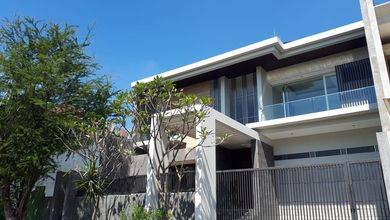 Rumah Modern di Manyar, Surabaya, LT 900 m2