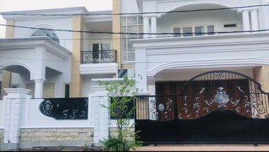 Rumah Elegan di Tegalsari, Surabaya, 9 Kamar Tidur, LT 580m²