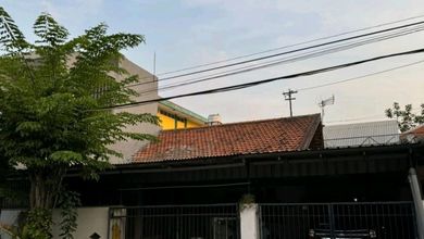 Hunian Mewah di Jemursari, Surabaya, 4 KT, LT 281m²