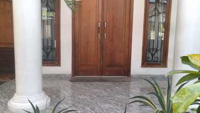 Hunian Mewah di Wonokromo, Surabaya, 6 Kamar Tidur, LT 240m²