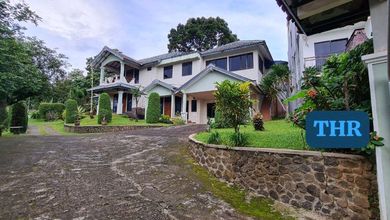 Jual Vila di Trawas Ada Kolam Renang Kebun Durian