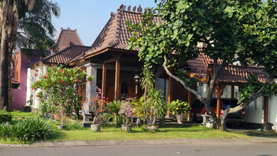 Rumah Area Premium Taman, Sidoarjo - Harga Terbaik 5,2 Miliar