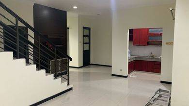 Rumah Semi Furnished Lokasi Strategis Kawasan Wiyung