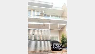 Rumah Prestisius di Kawasan Mulyorejo, Surabaya, LB 250m², Harga 3,8 Miliar