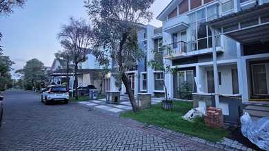 Jual Rumah Nyaman di Pakuwon Indah, Surabaya - LT 144m²