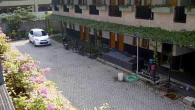 Dijual Rumah Kos Lokasi Bulu Jaya Dekat dengan Pakuwon Mall Lengkap dengan Rumah Induk dan Paviliun