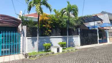 Hunian Elite di Kawasan Manyar, Surabaya, LB 240m², Harga 2,8 Miliar