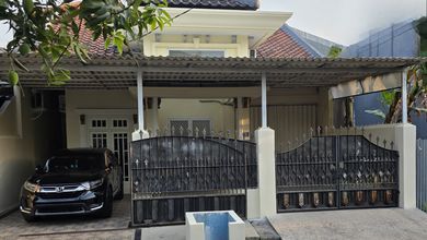 Hunian Mewah di Medokan Ayu, Surabaya, 4 KT, LT 200m²