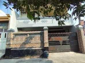 Kesempatan Rumah di Simokerto, Surabaya, LB 175m², Harga 1,9 Miliar