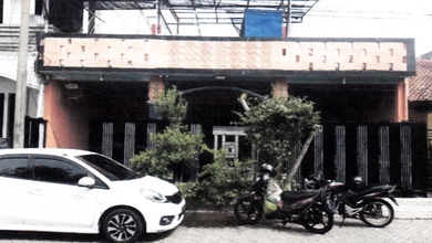 Kesempatan Rumah di Rungkut, Surabaya, LB 200m², Harga 1,32 Miliar