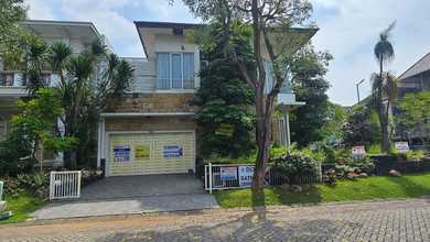 Hunian Elegan di Lakarsantri, Surabaya, 5 KT, LT 430m²