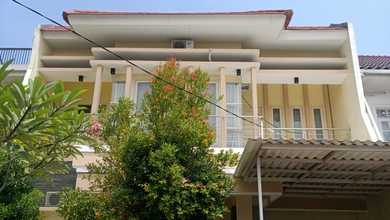 Rumah Elegan di Wonocolo, Surabaya, 5 Kamar Tidur, LT 200m²