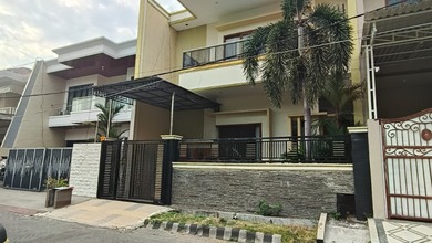 Rumah Mewah di Kawasan Mulyorejo, Surabaya, LB 200m², Harga 3 Miliar