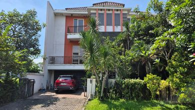 Penawaran Eksklusif, rumah Prestisius di Surabaya Kota, Surabaya, LB 1300m²