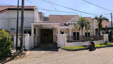 Rumah Dijual di Waru, Sidoarjo, LB 200m², Harga Kompetitif!