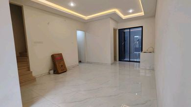 Dijual Rumah Strategis di Surabaya Kota, Surabaya - LT 82m²