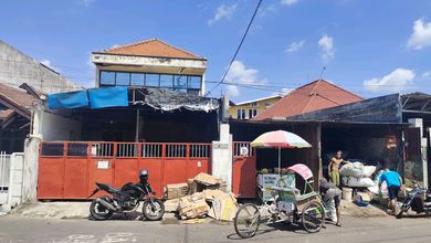 Rumah Dijual di Surabaya Kota, Surabaya, LB 393m², Harga Kompetitif!