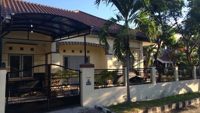 Rumah Elegan di Rungkut, Surabaya, 4 KT, LT 288m²