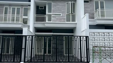 Kesempatan Rumah di Surabaya Kota, Surabaya, LB 150m², Harga 2,1 Miliar