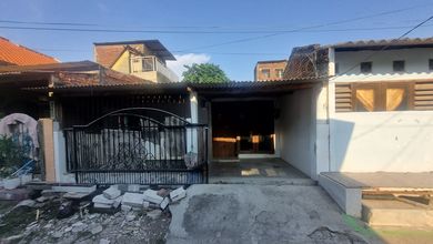 Rumah Minimalis Harga Hemat di Gresik, Gresik, LB 102m²