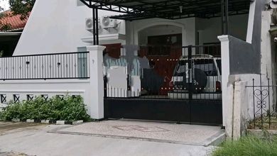 Rumah Elegan di Surabaya Kota, Surabaya, 4 KT, LT 180m²