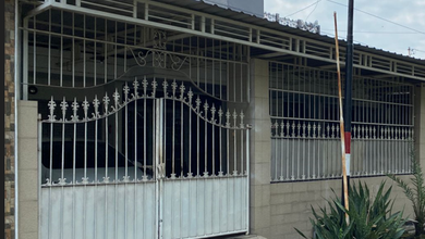 Rumah Dijual di Surabaya Kota, Surabaya, LB 264m², Harga Terbaik!