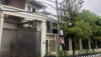 Kesempatan Langka, rumah Prestisius di Tenggilis Mejoyo, Surabaya, LB 200m²