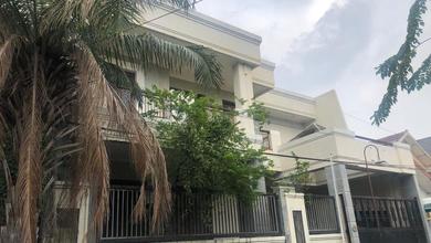 Rumah Mewah di Kawasan Tenggilis Mejoyo, Surabaya, LB 200m², Harga 3,01 Miliar