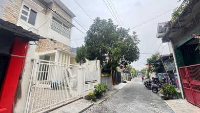 Rumah Siap Pakai di Kawasan Wiyung, Surabaya, LT 121m²