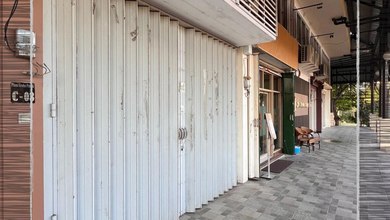 Ruko Loop Graha Family Hadap Jalan, Samping Condo, Banyak Slot Parkir