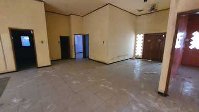 Rumah Prestisius di Kawasan Raya Darmo, Surabaya, LB 312m², Harga 3 Miliar