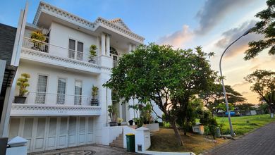 Penawaran Eksklusif, rumah Mewah di Sambikerep, Surabaya, LB 400m²