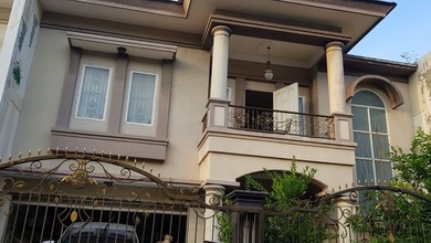 Rumah Elegan di Mulyosari, Surabaya, 6 Kamar Tidur, LT 299m²