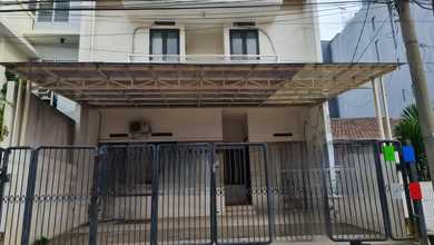 Rumah Elegan di Kelapa Gading, Jakarta Utara, 6 KT, LT 160m²