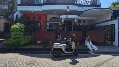 Rumah Mewah di Gayungan, Surabaya, 4 KT, LT 272m²