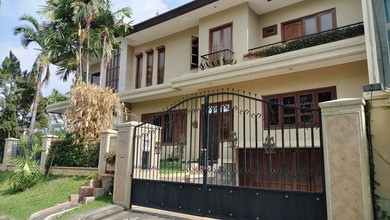 Rumah Prestisius di Kawasan Dukuh Pakis, Surabaya, LB 700m², Harga 14,6 Miliar