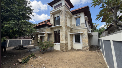 Penawaran Langka, rumah Mewah di Kerobokan Kelod, Badung, LB 425m²